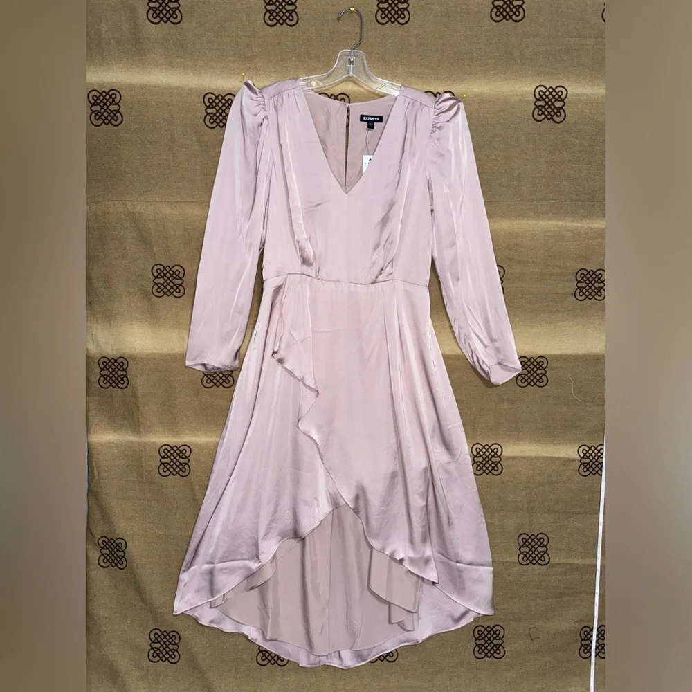 Express NWT! Satin Pink Blushing Mauve Puff Shoulder Midi Dress Size L - Picture 3 of 16